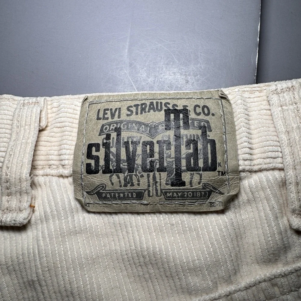 Levis SilverTab Loose Fit Pleated Corduroy Shorts 30 Off White Cotton Vtg USA
